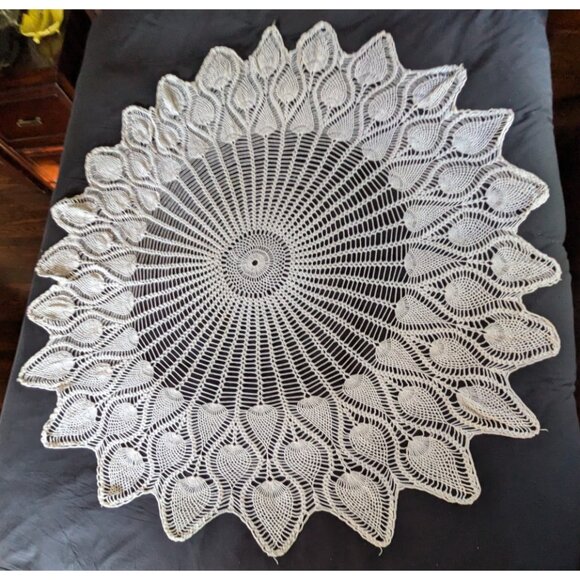 Vintage White Round Handmade Crocheted Tablecloth Peacock Feather Pattern 61" - Picture 1 of 5